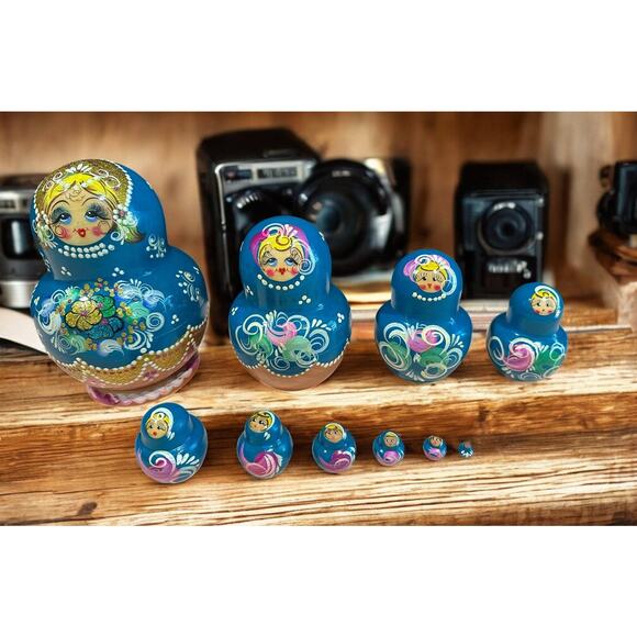 Vintage Russian 6" 'Matryoshka' Nesting Doll | 10 Piece Set | Hand Painted - Picture 3 of 4